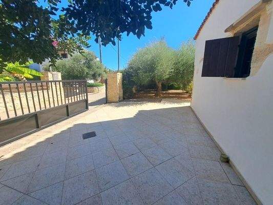 Kreta, Douliana: Elegante Villa mit Pool und Garten zu verkaufen