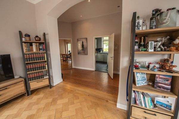 Blick Wohnzimmer EG in Flur