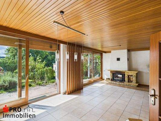 Wohn-/Esszimmer mit Ausgang zur Terrasse