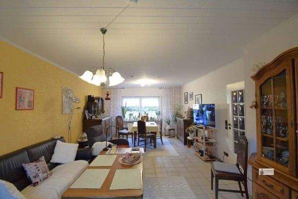 Wohnzimmer mit Essbereich