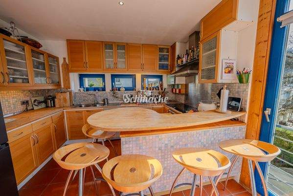 Küche mit Frühstückstresen