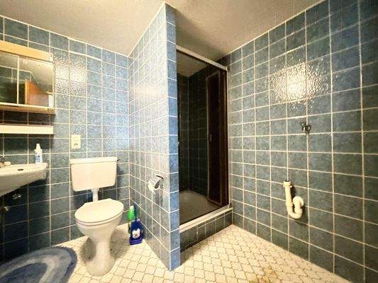 Dusche im Badezimmer