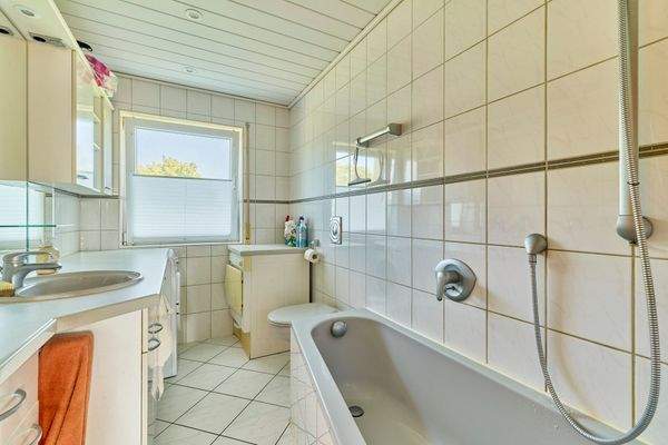 16 DG Wohnung Bad.jpg