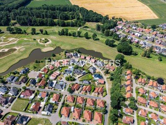 Luftbild mit Blick auf den ehemaligen Golfplatz