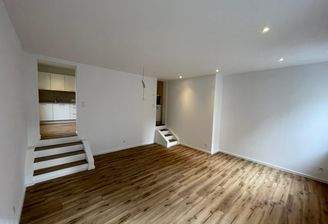 Wohnzimmer mit Split-Level.jpeg