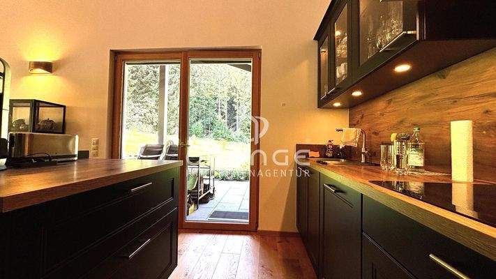 moderne Küche mit Aussicht