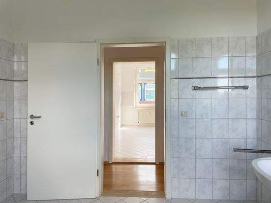 Tageslichtbad, Blick Flur.JPG