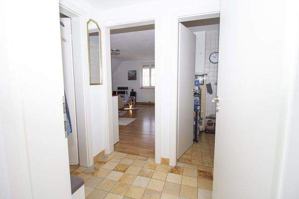 Flur mit Steinboden (Solnhofer Platten)