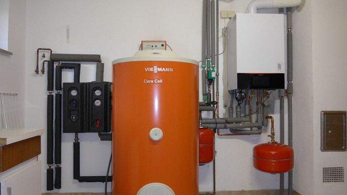 Heizanlage im Kellerraum 5