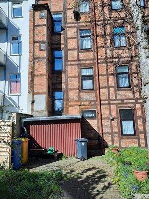 Gesamtansicht vom Innenhof-MFH mit Fachwerk