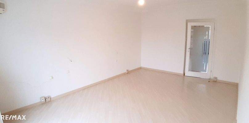 2. Etage, Zimmer 4,. Blick z. Vorraum