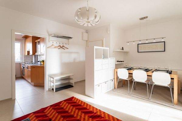 Zentrales Wohn-Ess Zimmer