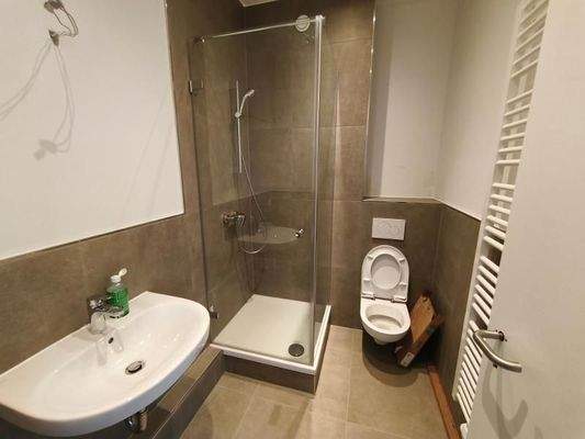 DG: Bad mit Dusche Bild 1