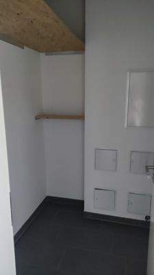 Abstellraum mit Waschmaschinenanschluß