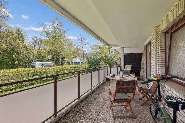 Balkon zur ruhigen Nebenstraße