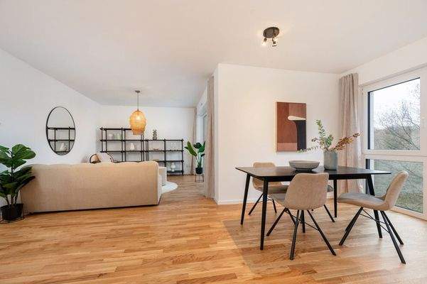 Helles Wohnen mit Blick ins Grüne