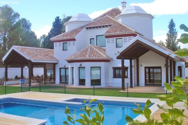 Luxus-Villa mit Pool nahe Zentrum Granada in Cubilla Park zu verkaufen
 
