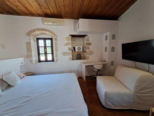 Kreta, Aspro: 3 Villen mit traditionellen Steinelementen und Bergblick zu verkaufen