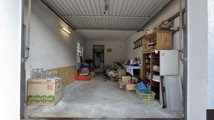 Einzelgarage mit Fahrradraum