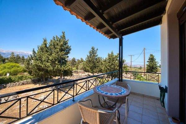 Kreta, Xirosterni: Ruhiges Anwesen in der Nähe des Strandes zu verkaufen