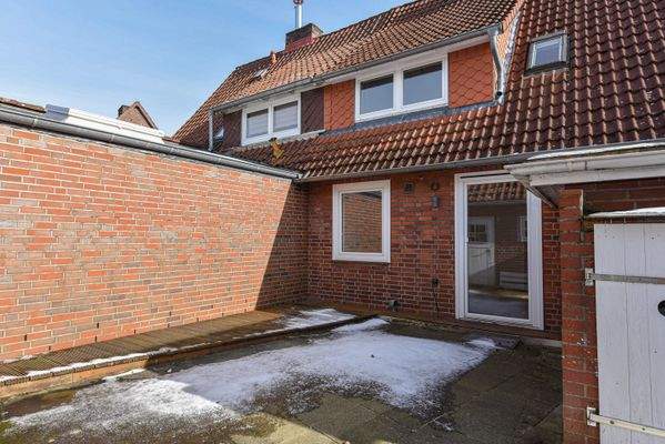 blickgeschützte Terrasse mit Westausrichtung 