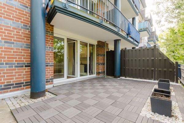 Teilüberdachte Terrasse