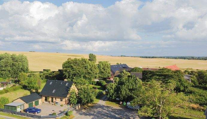 Wohnhaus Eingangsseite - Nachbarbebauung unkenntlich gemacht