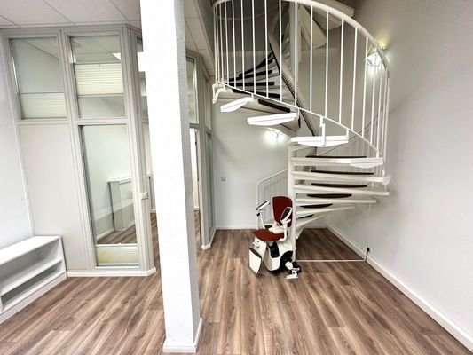 Treppe ins Obergeschoss