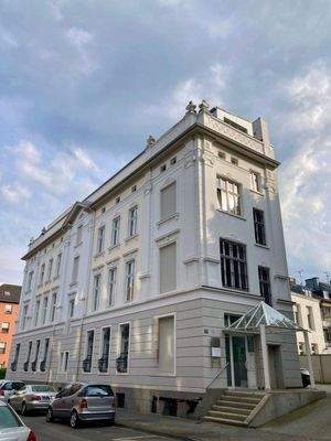 Imposantes Wohn- und Geschäftshaus