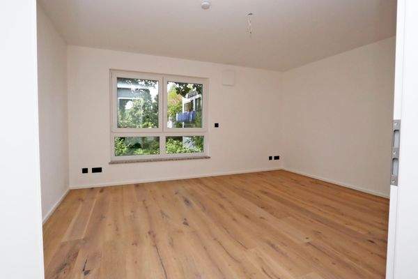 großzügiges Schlafzimmer