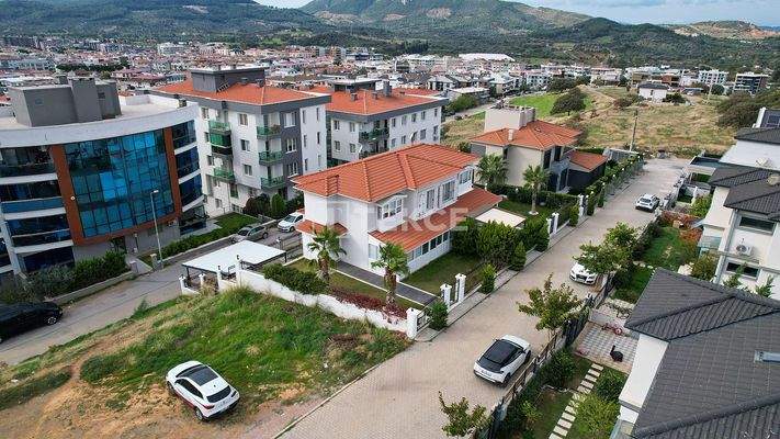 Spacious Villa with City View and a Garden in İzmir