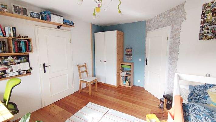 Kinderzimmer 1 mit Duschbad / OG