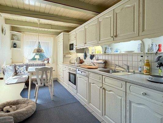 Küche mit Einbauküche