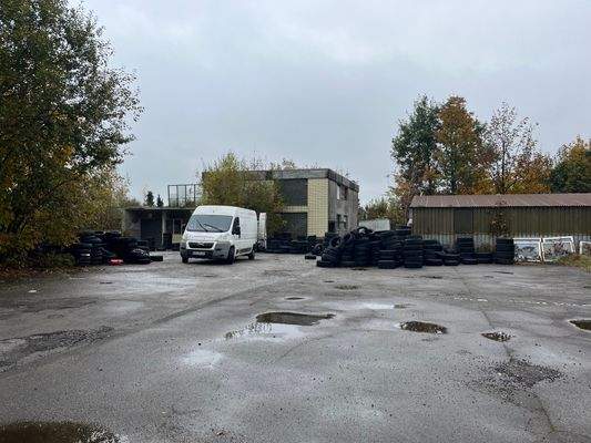 Gebäude auf dem Grundstück