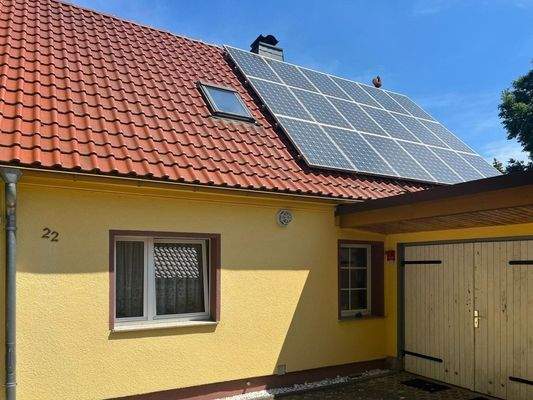 Wohnhaus mit Photovoltaikanlage