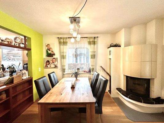 Essbereich mit Kamin