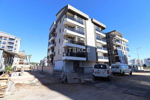 Apartments in a Complex with a Pool and Prime Location in Antalya