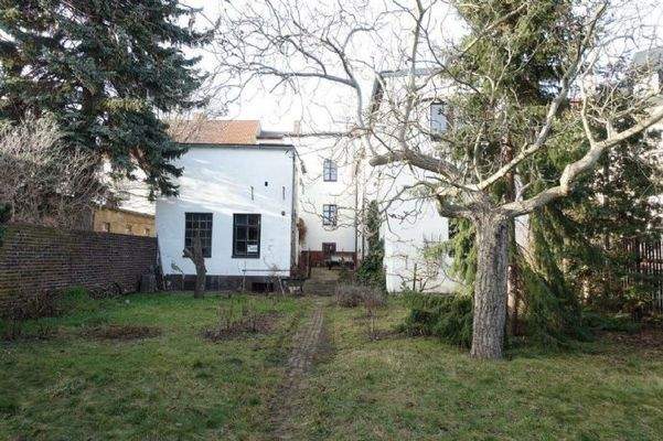 Hausansicht/ Grundstück