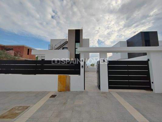 Detached House Close to San Juan Beach in Costa Blanca