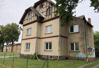 Straßenansicht von rechts