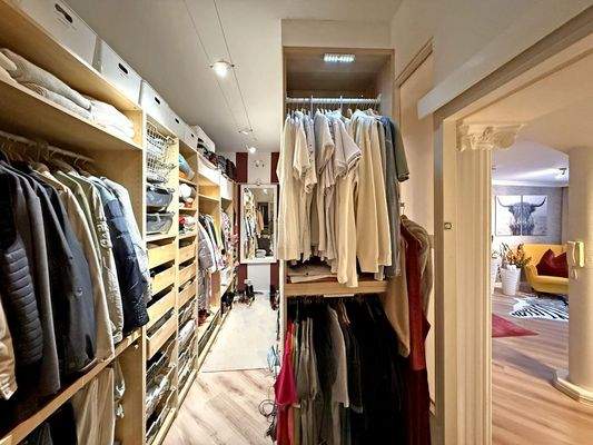 Begehbarer Kleiderschrank