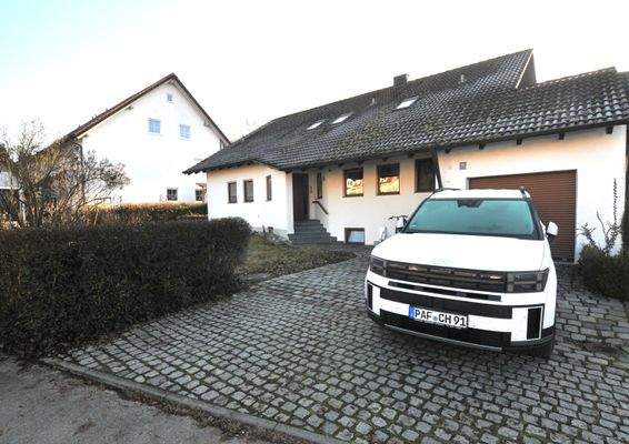 Hauseingang mit Einfahrt