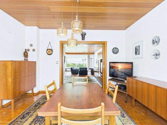 Ein-/Zweifamilienhaus mit Werkstatt in SB-Ensheim