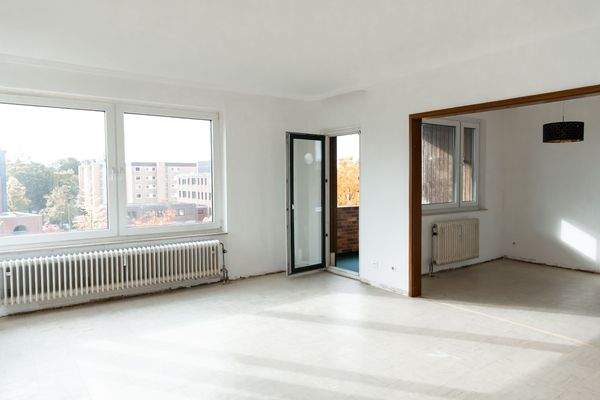 Wohnzimmer mit Blick ins Esszimmer