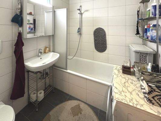 Badezimmer mit Badewanne