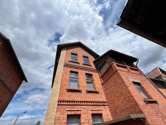 004020156800_302_359_17102025013617444