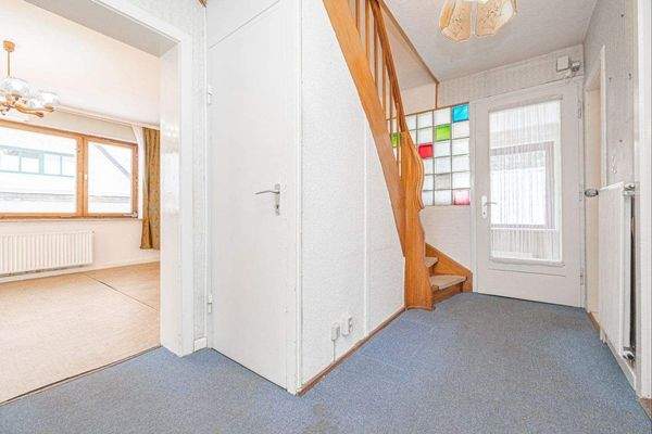 Erdgeschoss - Flur &amp; Treppenaufgang