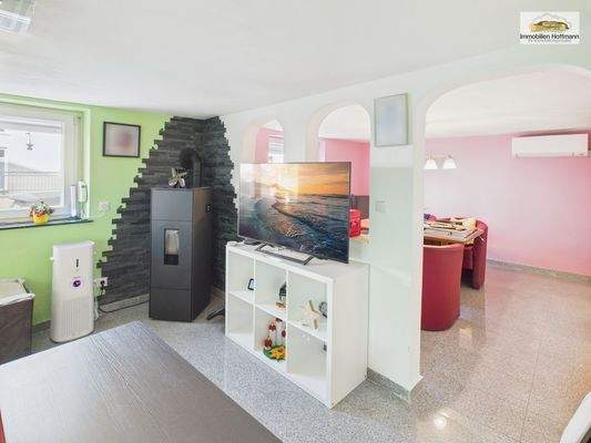 Kamin als stilvoller Mittelpunkt des Wohnbereichs_03