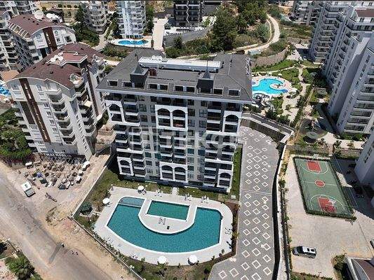 Magnificent Real Estate Within Walking Distance to the Beach in Alanya