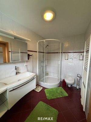 Wohnhaus OG Zimmer 2 - Bad-WC 2 